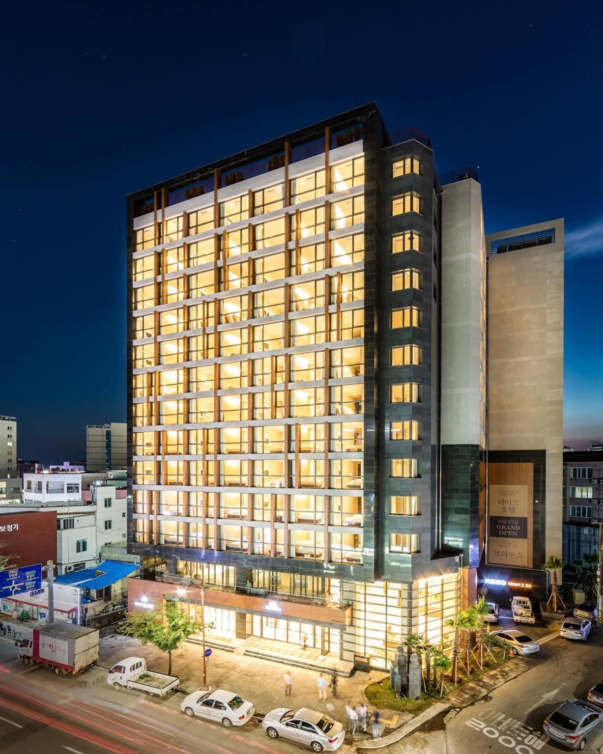 Days Hotel Jeju Seogwipo Ocean Bagian luar foto