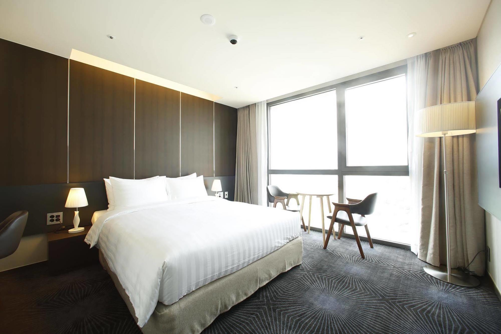 Days Hotel Jeju Seogwipo Ocean Bagian luar foto